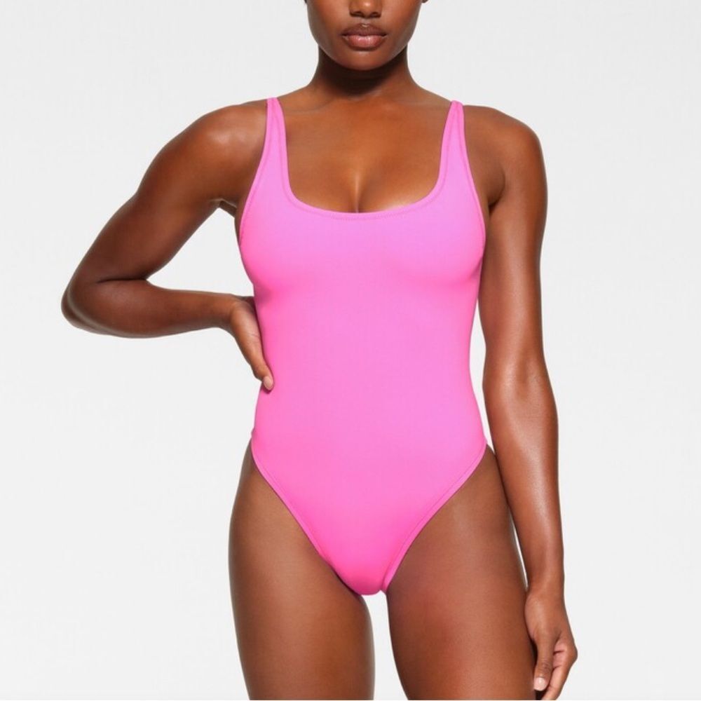 Skims Swim Scoop Neck One Piece Plus Size Swimsuit - Taffy - 4x - NWT